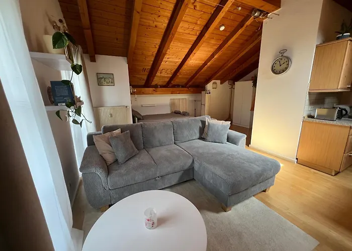Gemuetliche Dachgeschosswohnung Mit Balkon