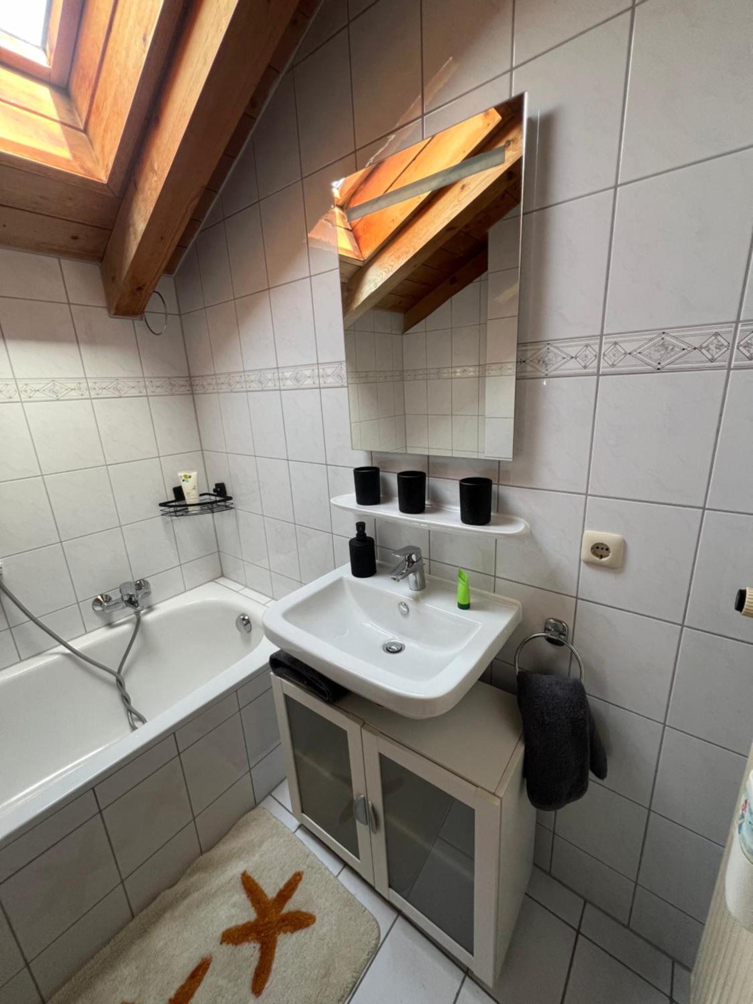 Apartment Gemuetliche Dachgeschosswohnung Mit Balkon *