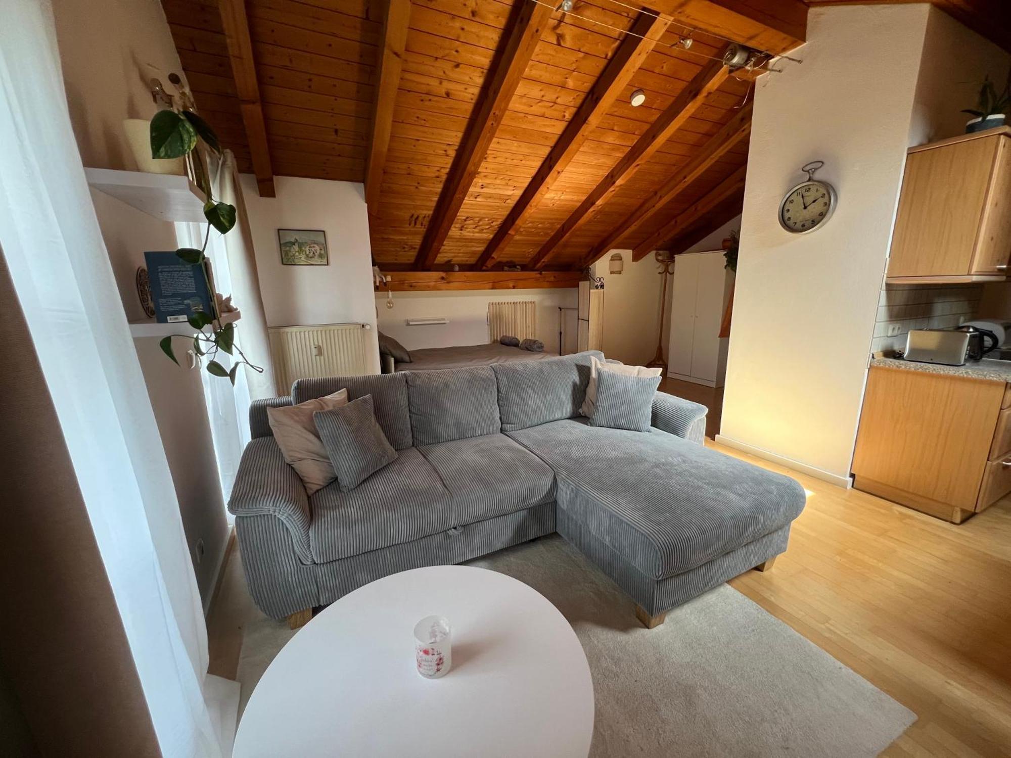 Gemuetliche Dachgeschosswohnung Mit Balkon Apartment *