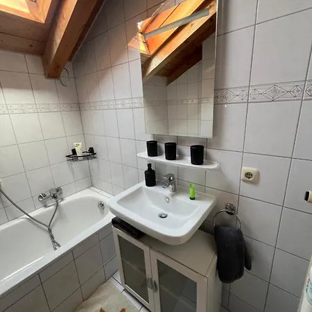 Gemuetliche Dachgeschosswohnung Mit Balkon Ainring Exterior photo