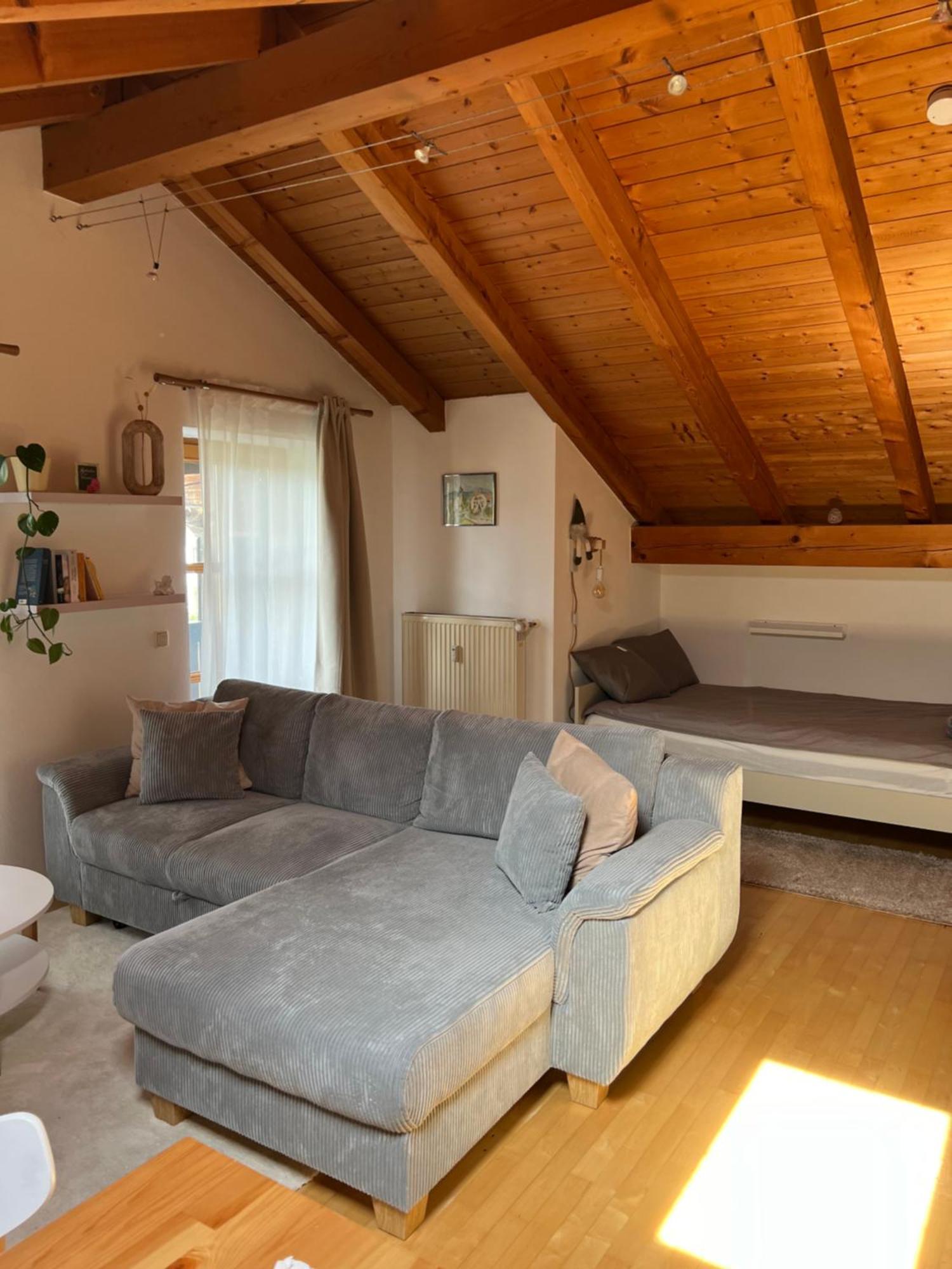Gemuetliche Dachgeschosswohnung Mit Balkon